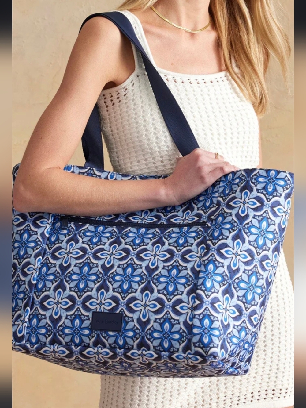 Vera Bradley Drawstring Family Tote  In Raindrop Medallion NWT
